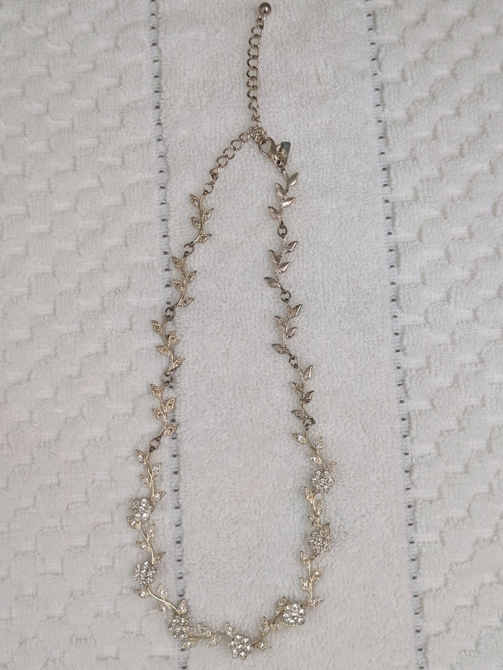 Delicate Silver-Tone Floral Vine Necklace - Women Jewelry